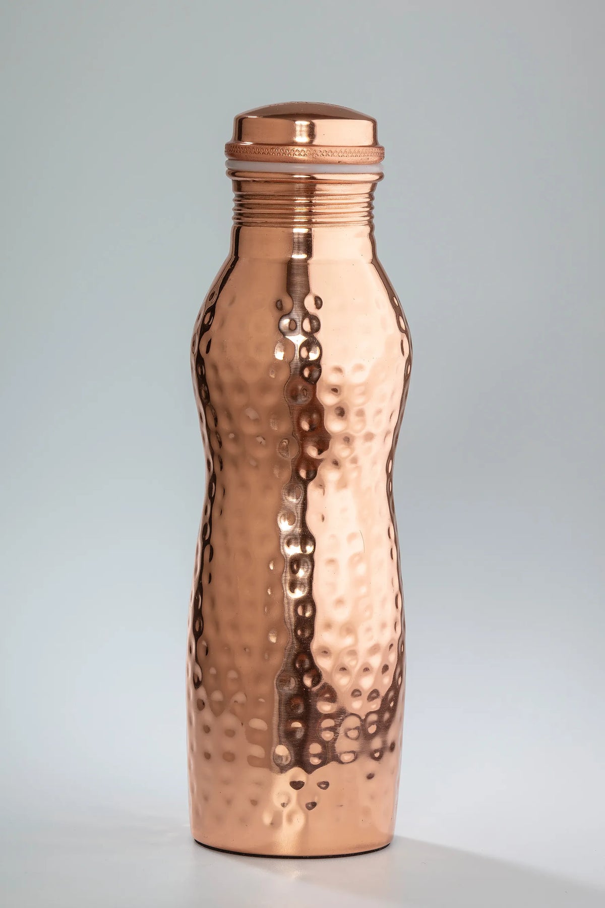 Hamsa Kupferflasche "Devi" – taglicher Begleiter für achtsame Hydration, ideal für Yoga, Buro oder unterwegs.
