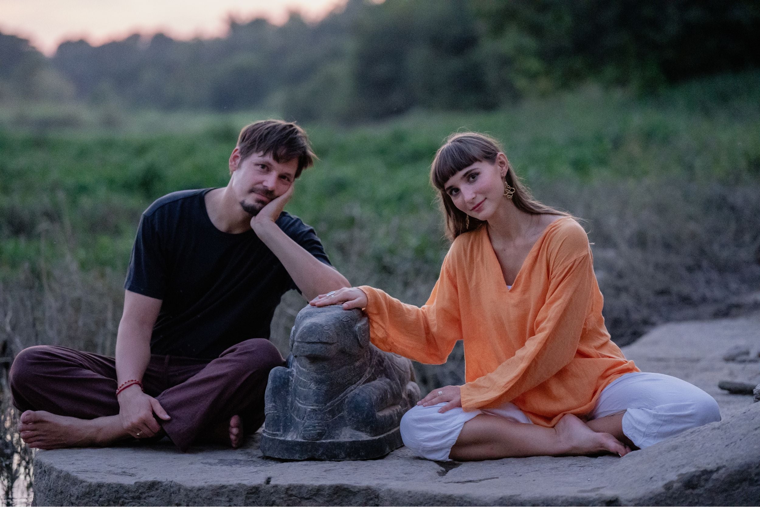 Simon und Blanka di Gründer von hamsa mit einem Nandi. 