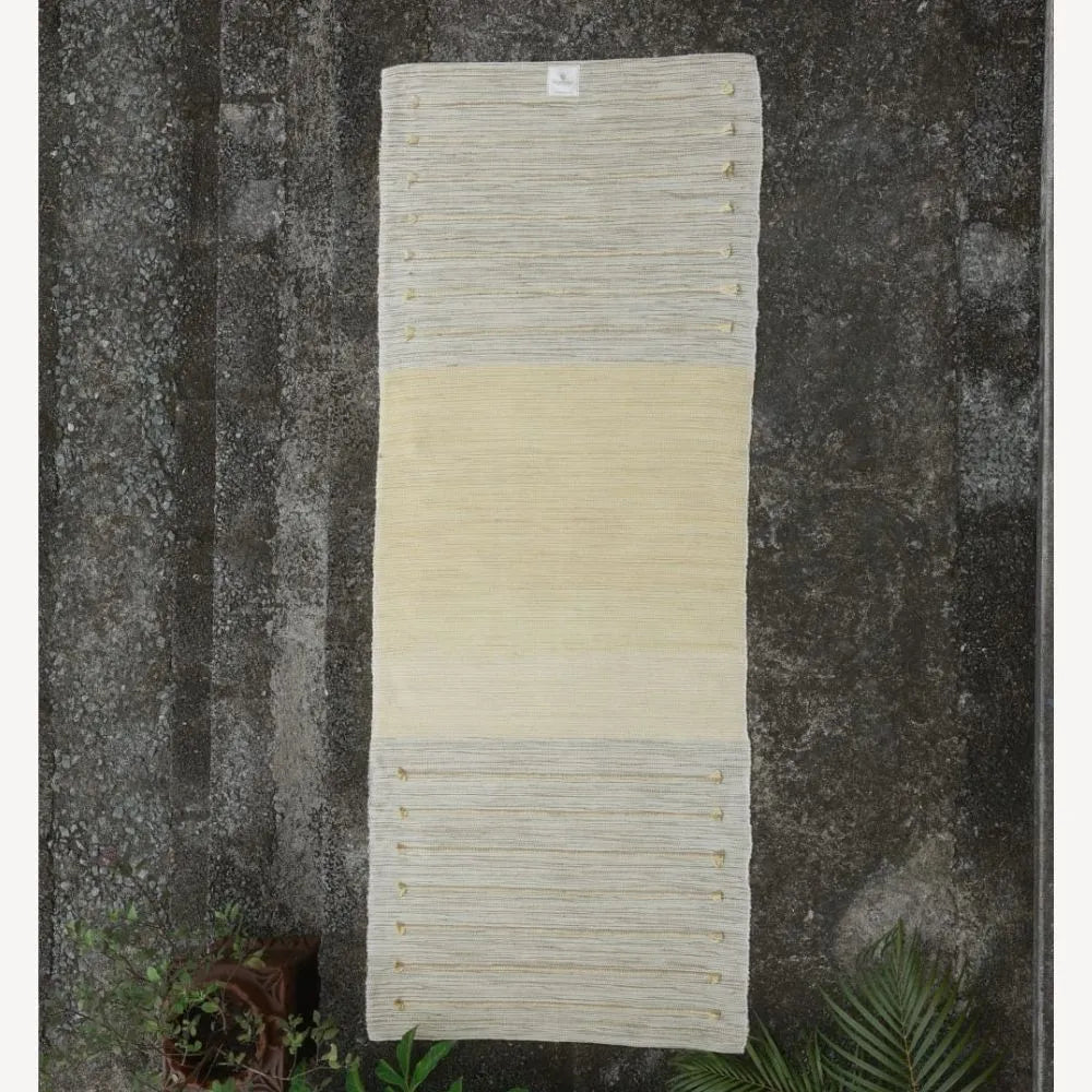 Ayur Vastra Yogamatte aus Bio-Baumwolle und Jute – handgefertigt nach ayurvedischer Tradition, rutschfest, gefärbt mit Badri, Badi Haridra, Neem, Tulsi und Granatapfel für Reinigung und Balance.