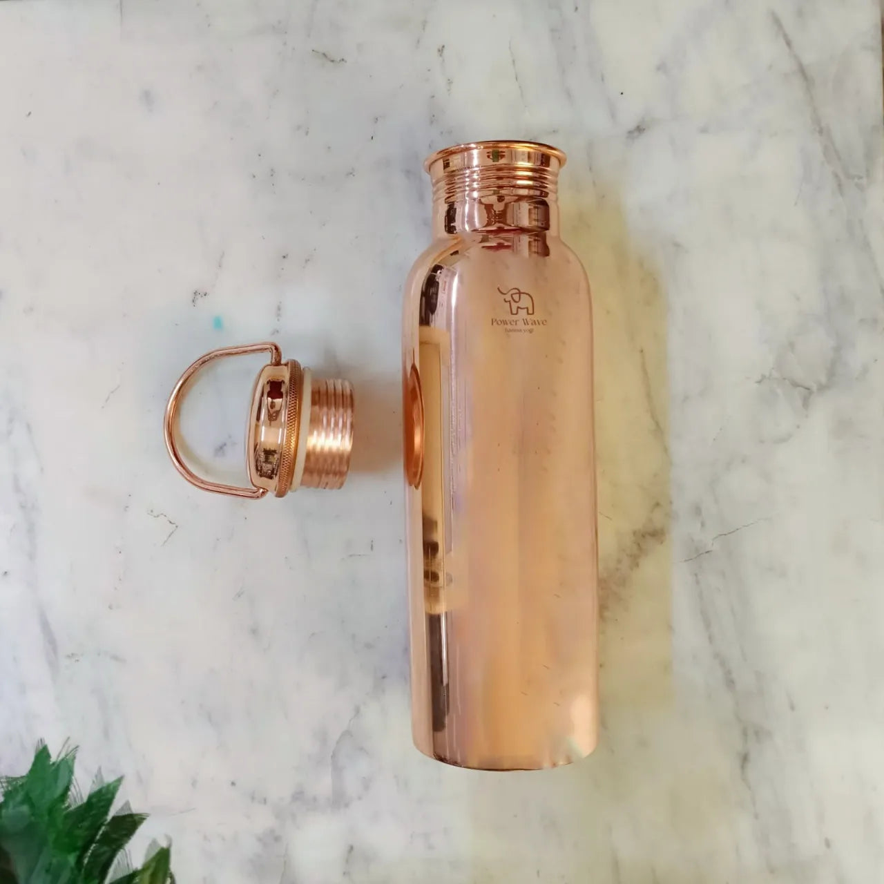 Hamsa Kupferflasche Classic Pure – taglicher Begleiter für achtsame Hydration, ideal für Yoga, Buro oder unterwegs.